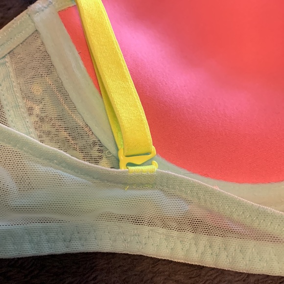 PINK Victoria’s Secret 34B push-up/pigeonnant. Sexy lace - Picture 4 of 7